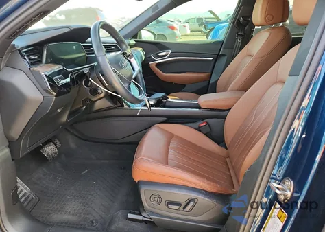 2019 Audi E-Tron Premium Plus z USA, uszkodzony, nr VIN WA1LABGE5KB020950